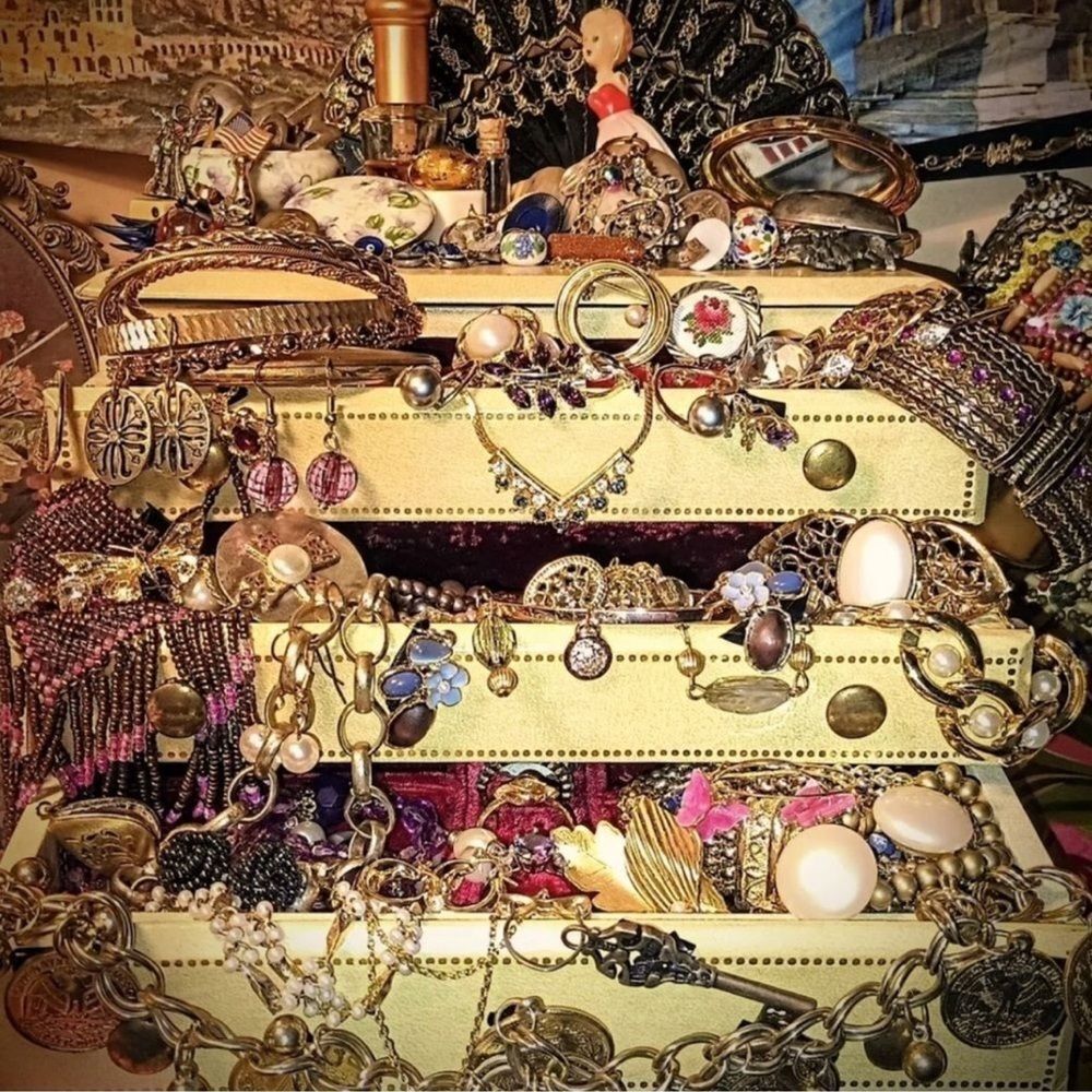 2 LB VTG 2 MODERN JEWELRY LOT- unsearched untested Junk wearable craft repair